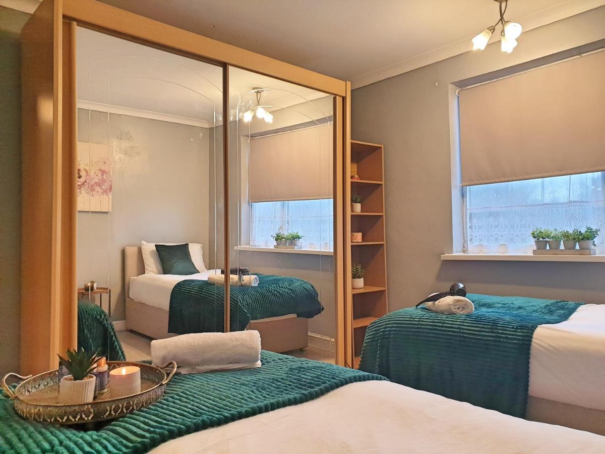 Spacious City With Free Parking, Fast Wi-fi & Netflix Сasa de vacaciones