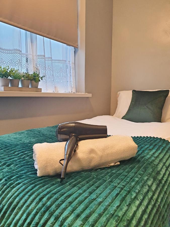Spacious City With Free Parking, Fast Wi-fi & Netflix Сasa de vacaciones *