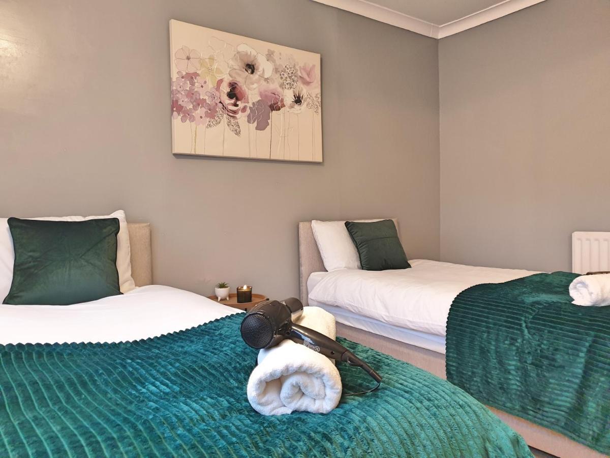Spacious City With Free Parking, Fast Wi-fi & Netflix Сasa de vacaciones *