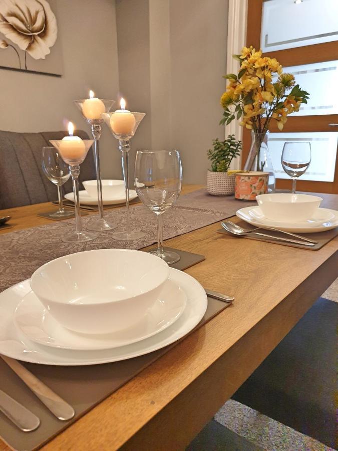 Spacious City With Free Parking, Fast Wi-fi & Netflix Сasa de vacaciones *