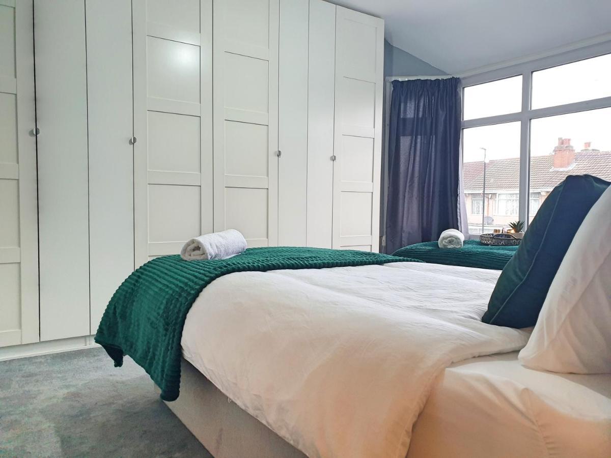 Spacious City With Free Parking, Fast Wi-fi & Netflix Сasa de vacaciones *