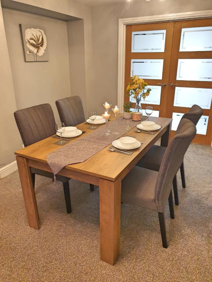 Spacious City With Free Parking, Fast Wi-fi & Netflix Сasa de vacaciones